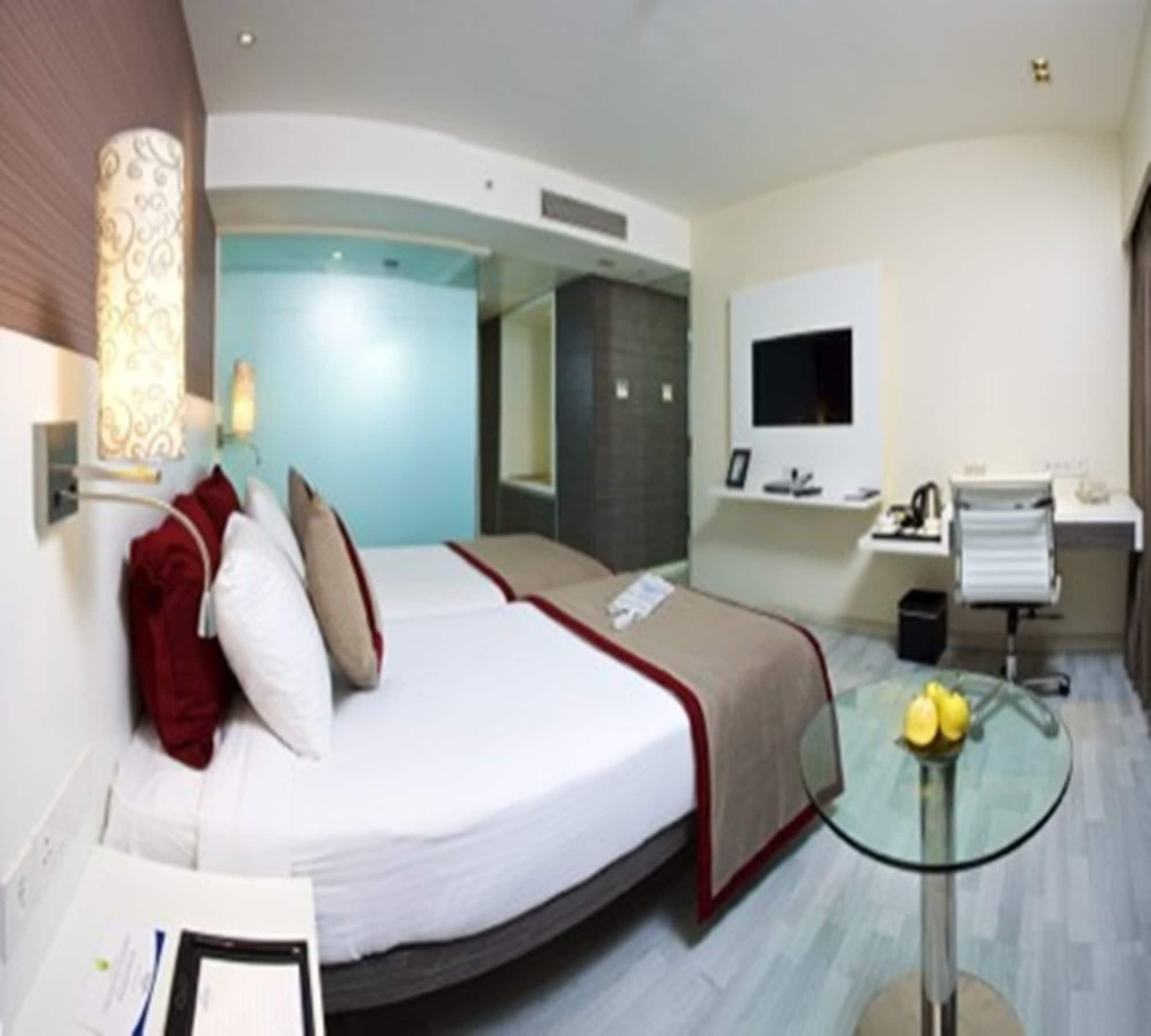 Majestic Court Sarovar Portico Navi Mumbai Kültér fotó