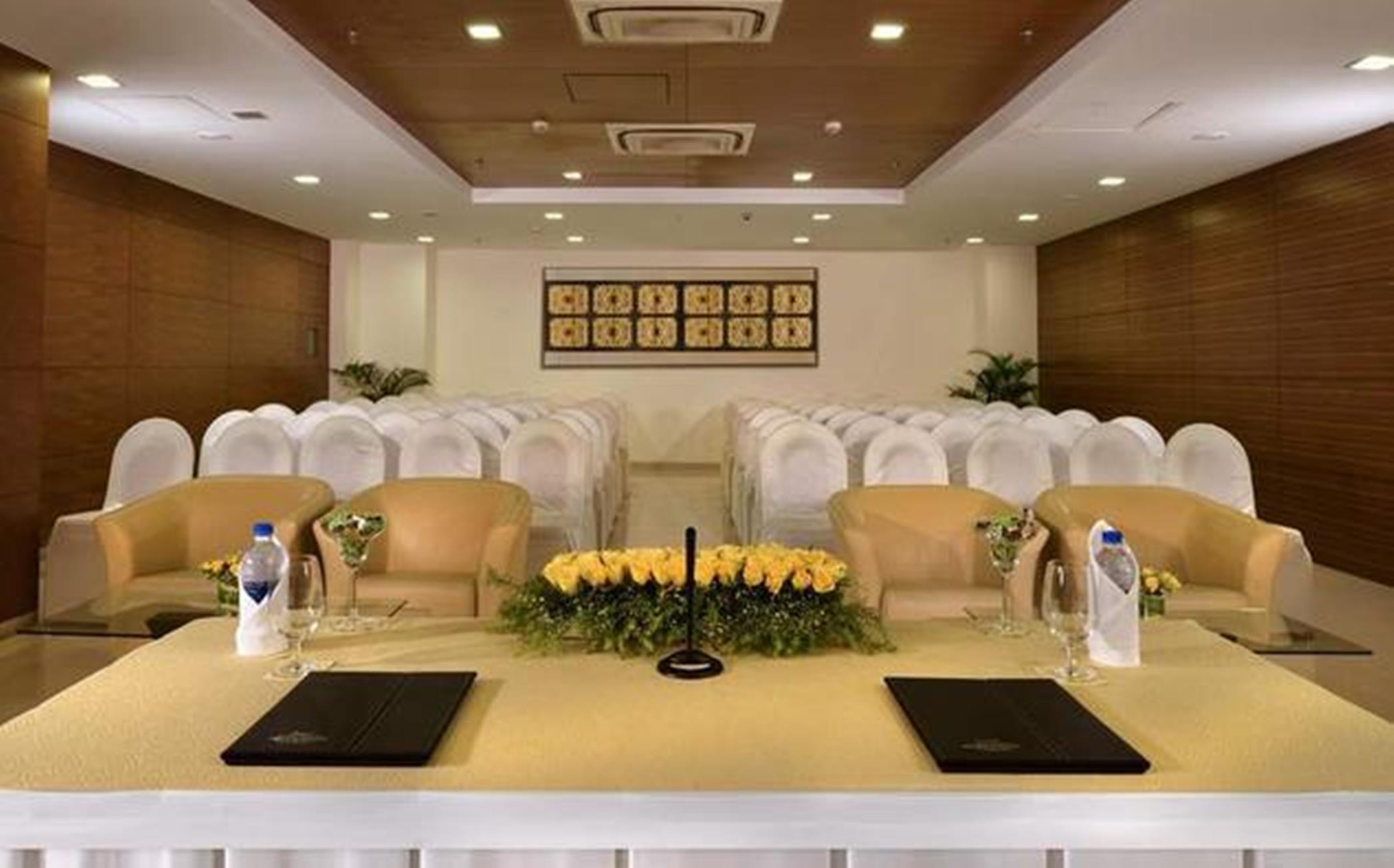 Majestic Court Sarovar Portico Navi Mumbai Kültér fotó