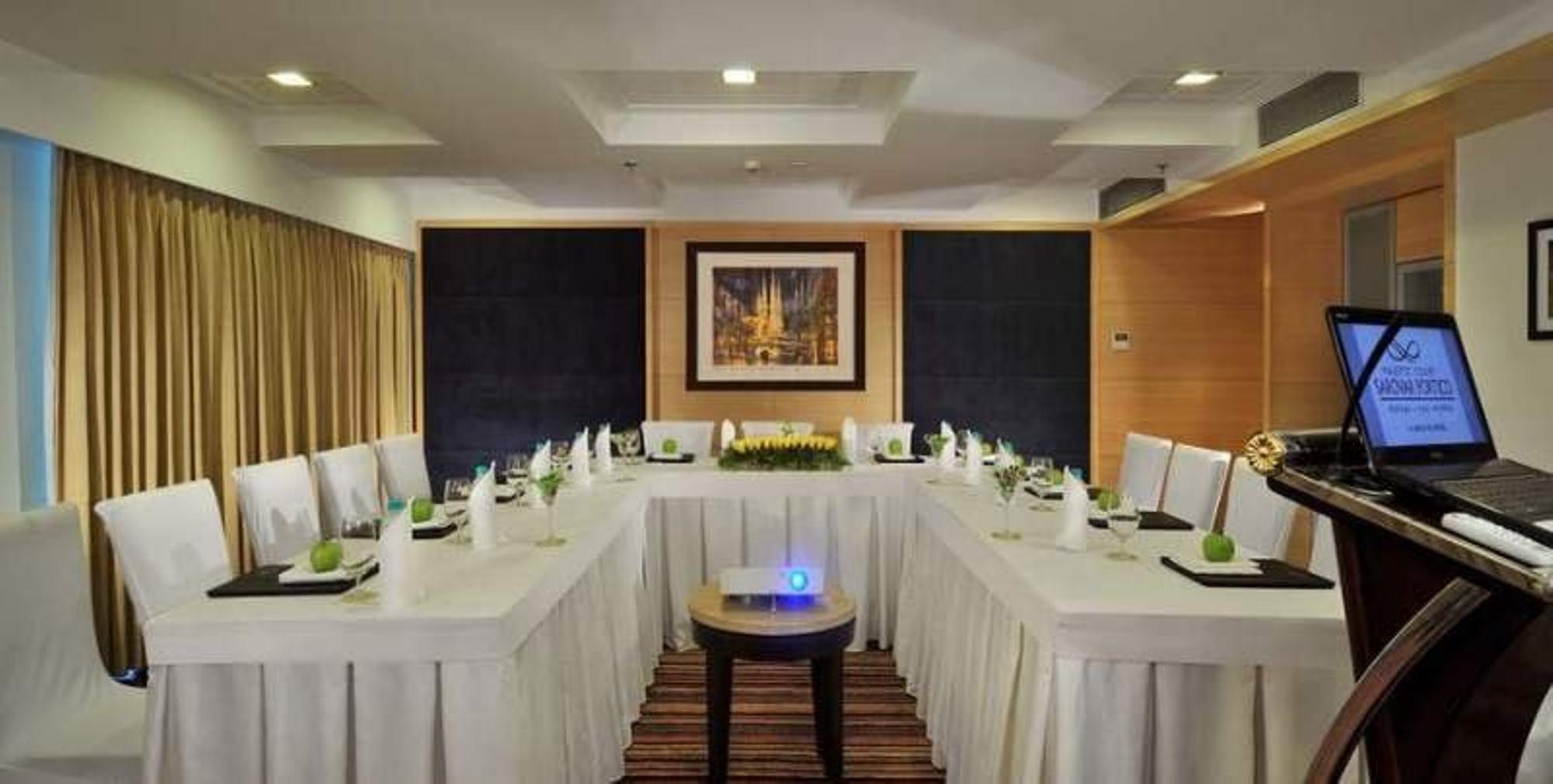 Majestic Court Sarovar Portico Navi Mumbai Kültér fotó