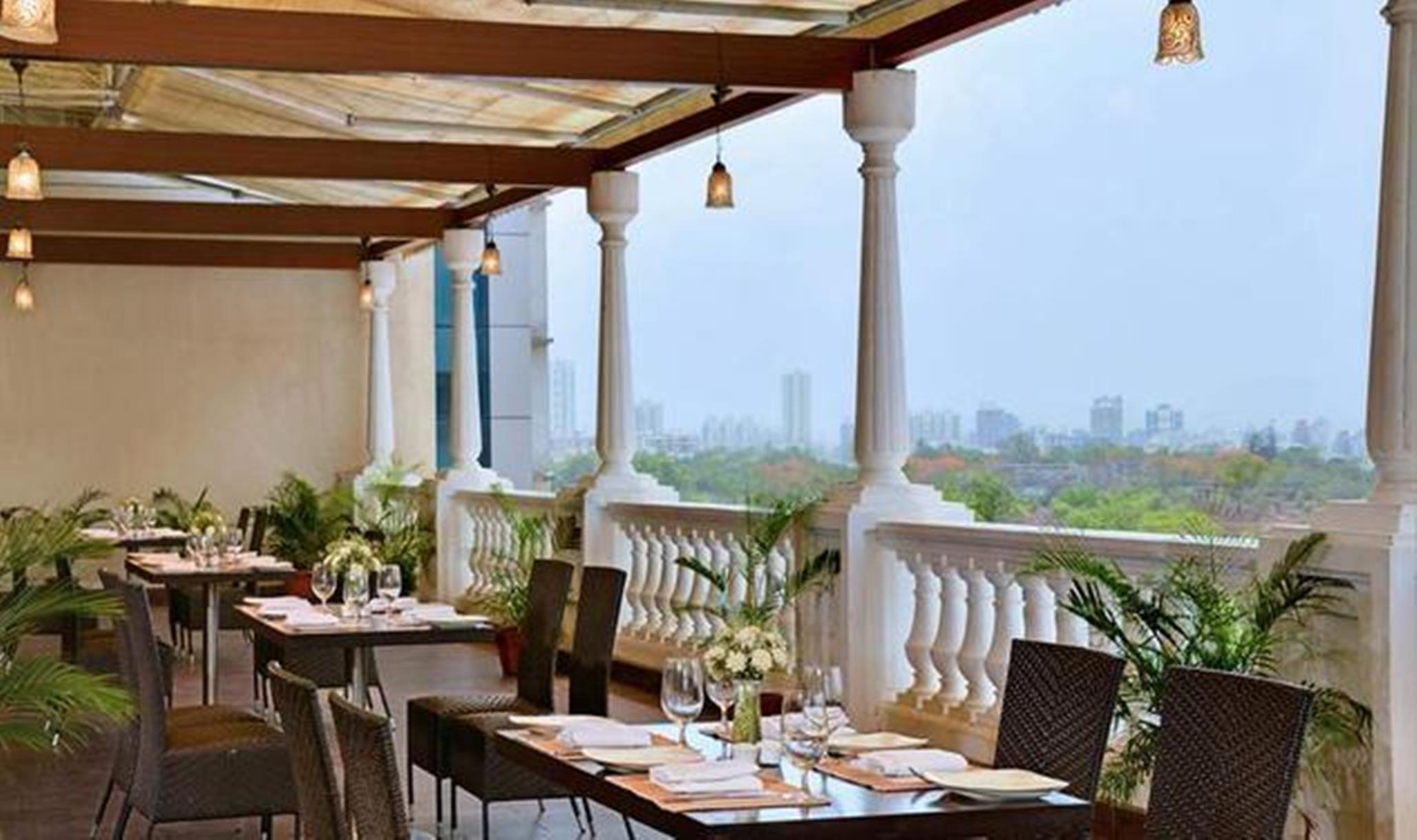 Majestic Court Sarovar Portico Navi Mumbai Kültér fotó