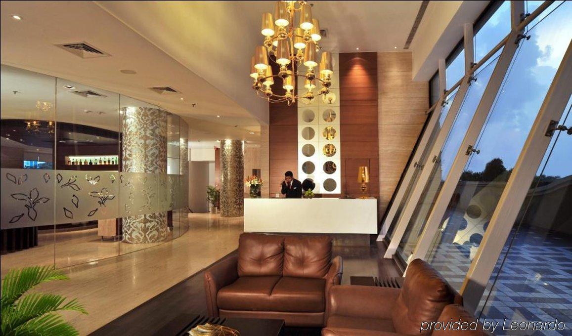 Majestic Court Sarovar Portico Navi Mumbai Kültér fotó