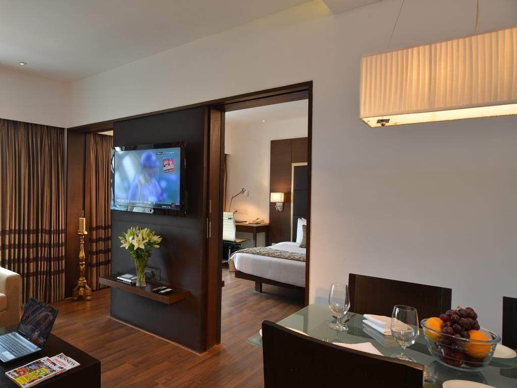 Majestic Court Sarovar Portico Navi Mumbai Kültér fotó