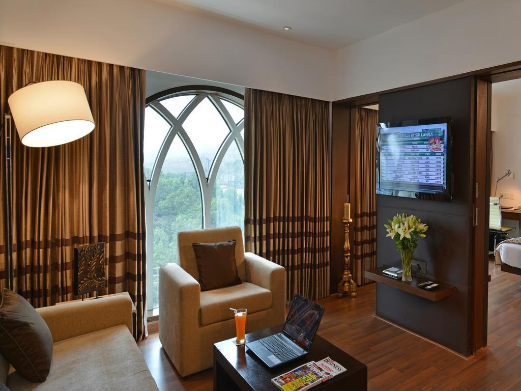 Majestic Court Sarovar Portico Navi Mumbai Kültér fotó