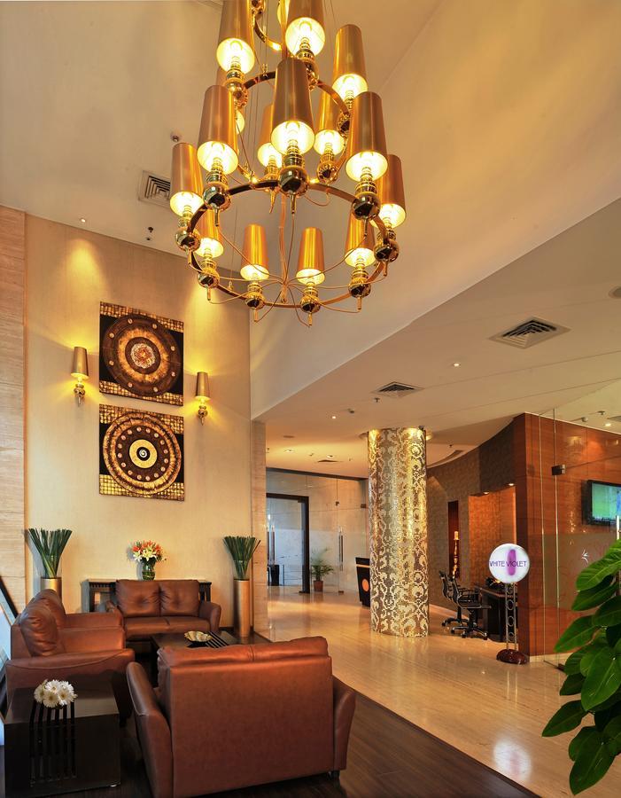 Majestic Court Sarovar Portico Navi Mumbai Kültér fotó