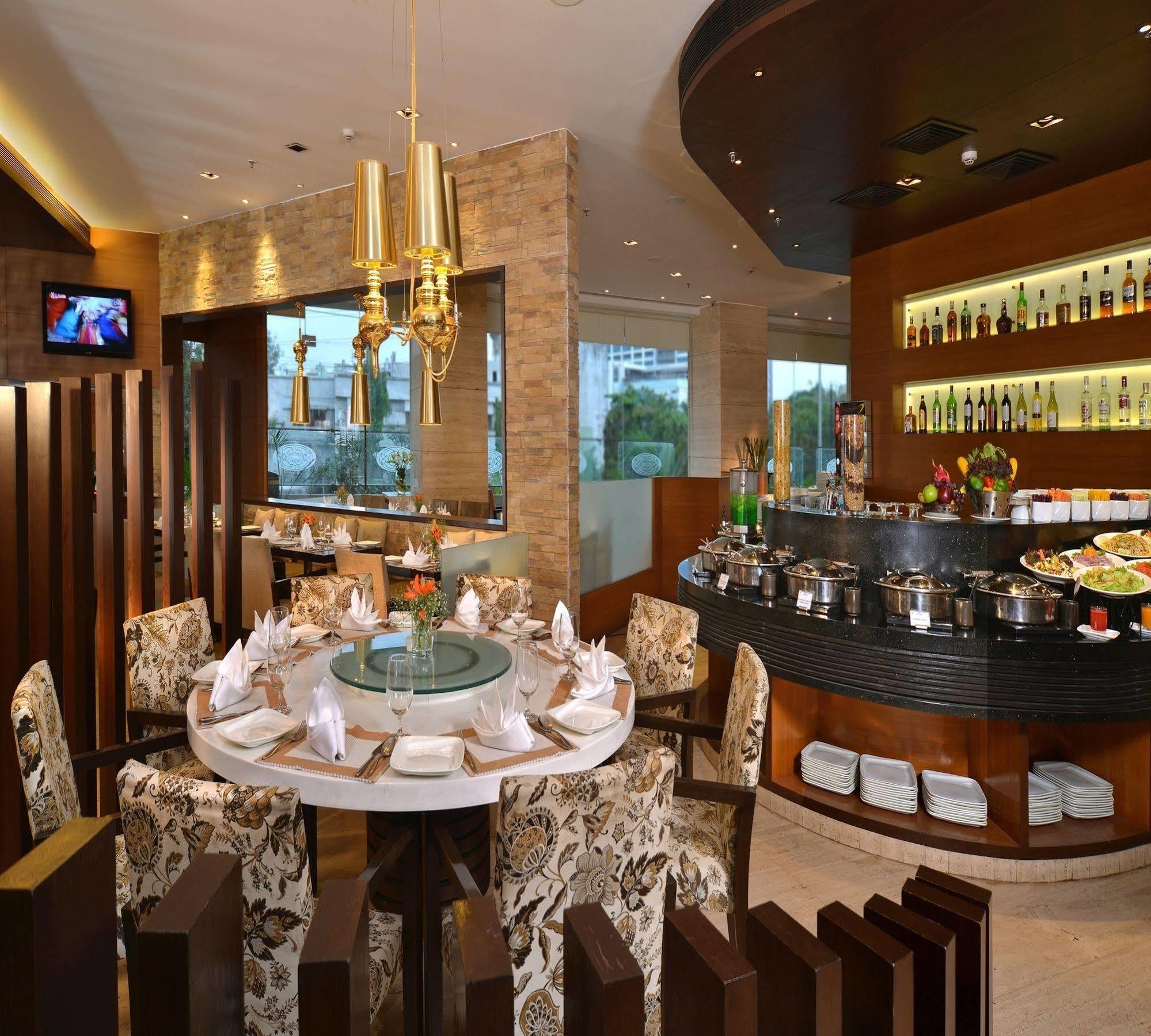 Majestic Court Sarovar Portico Navi Mumbai Kültér fotó