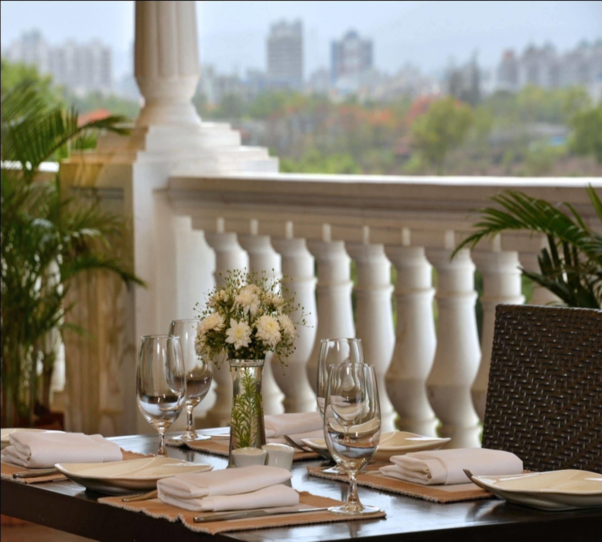 Majestic Court Sarovar Portico Navi Mumbai Kültér fotó