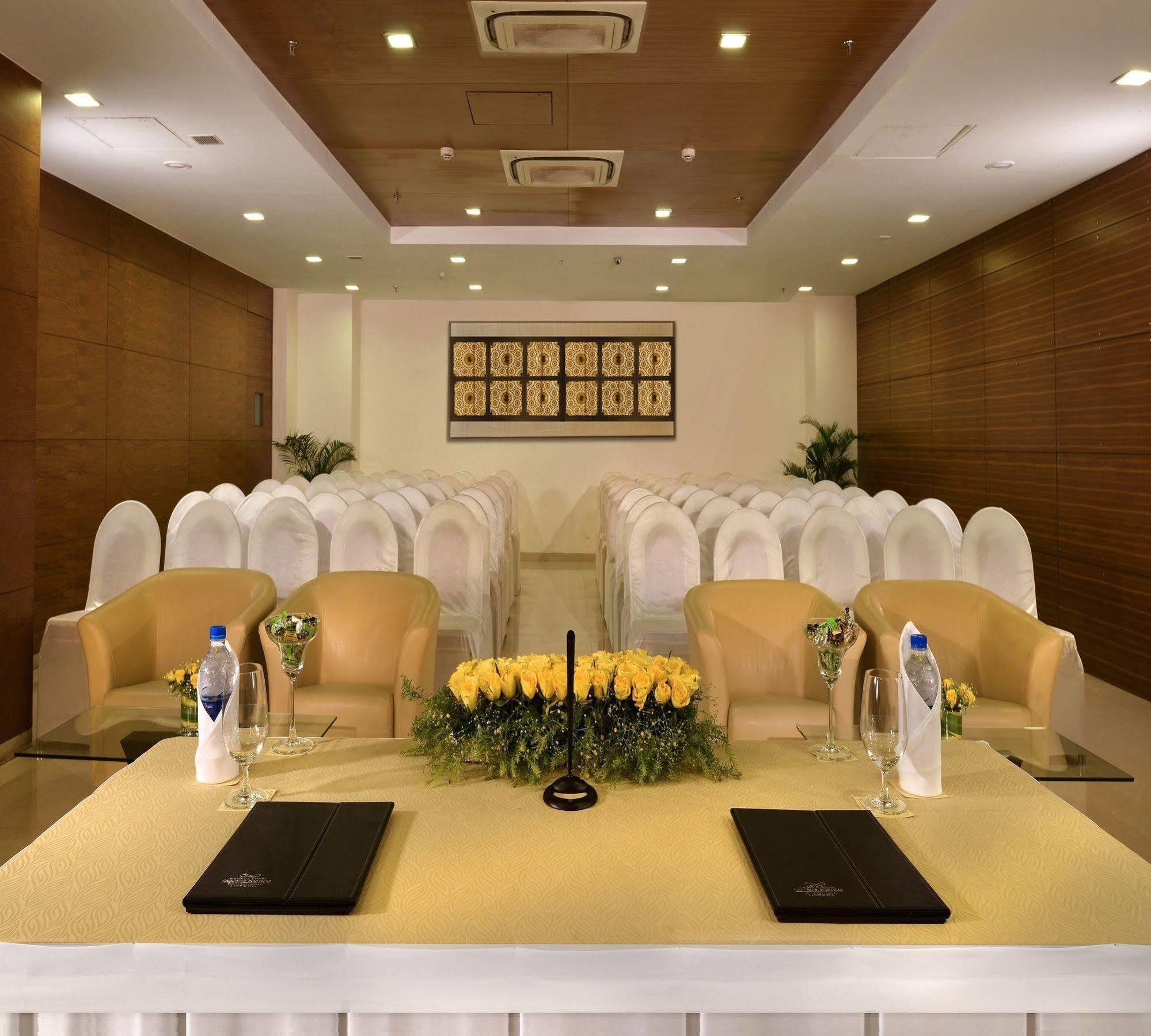 Majestic Court Sarovar Portico Navi Mumbai Kültér fotó