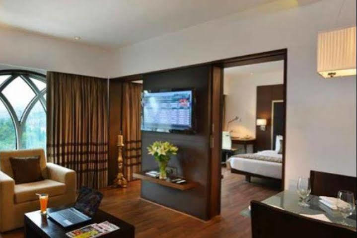 Majestic Court Sarovar Portico Navi Mumbai Kültér fotó