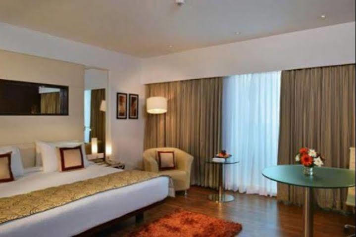 Majestic Court Sarovar Portico Navi Mumbai Kültér fotó